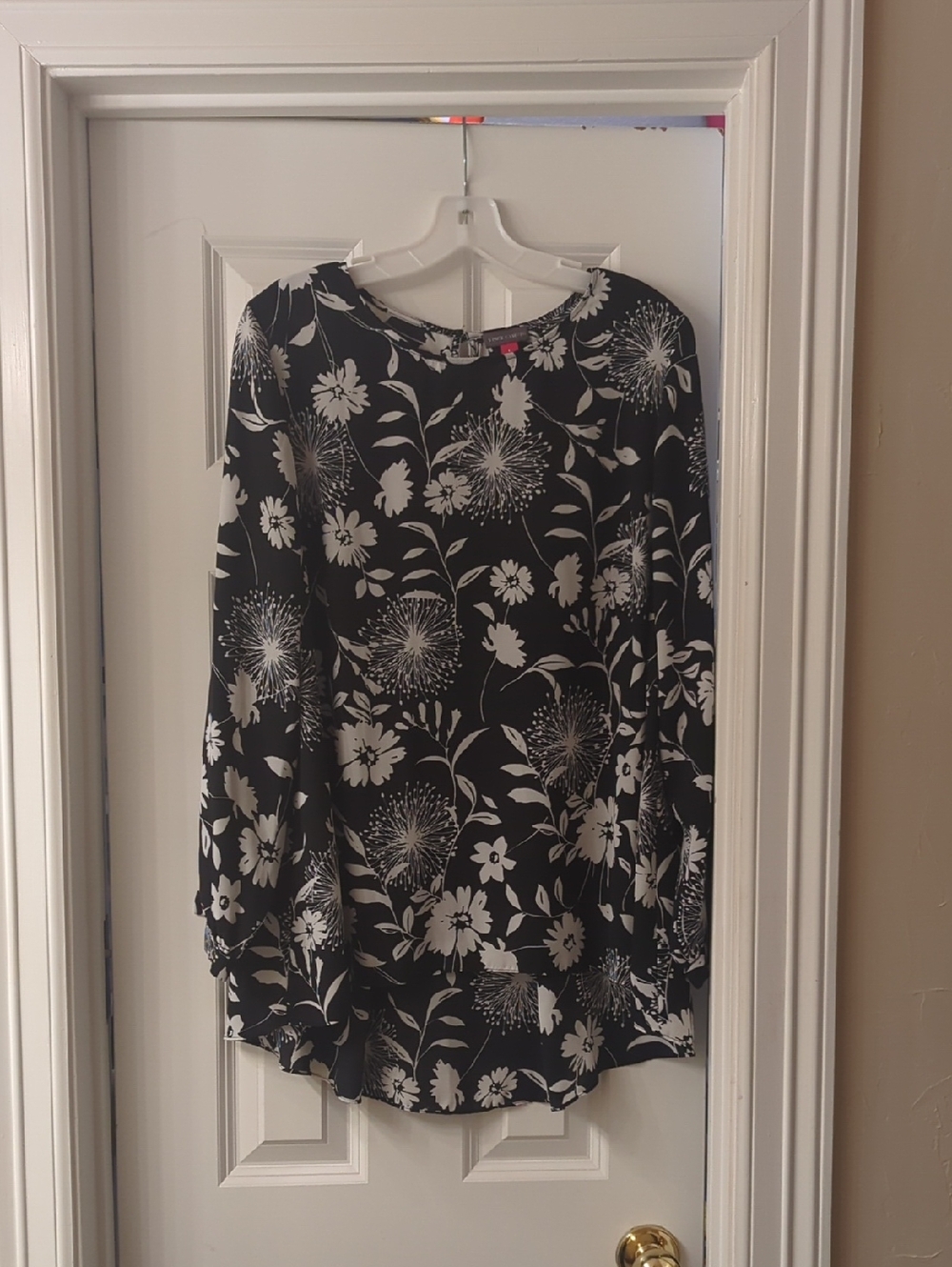 Vince Camuto Black & White Floral Long-Sleeve Tunic